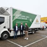 Vor dem auf der Bünting-Tour eingesetzten Elektro-LKW (von links): Daniel Runden, Björn Reckhorn und Lutz Kalbrenner.