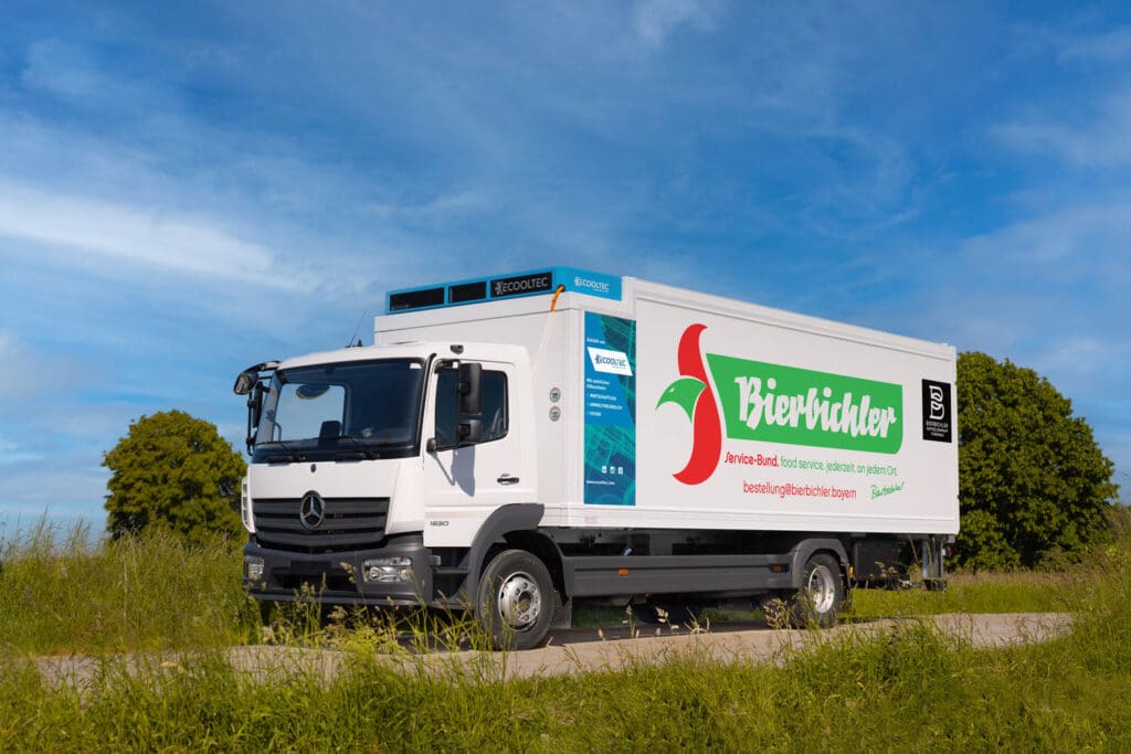 Zwölf Verteiler-LKW hat Ferdinand Bierbichler mit Ecooltecs TM182 ausgestattet.