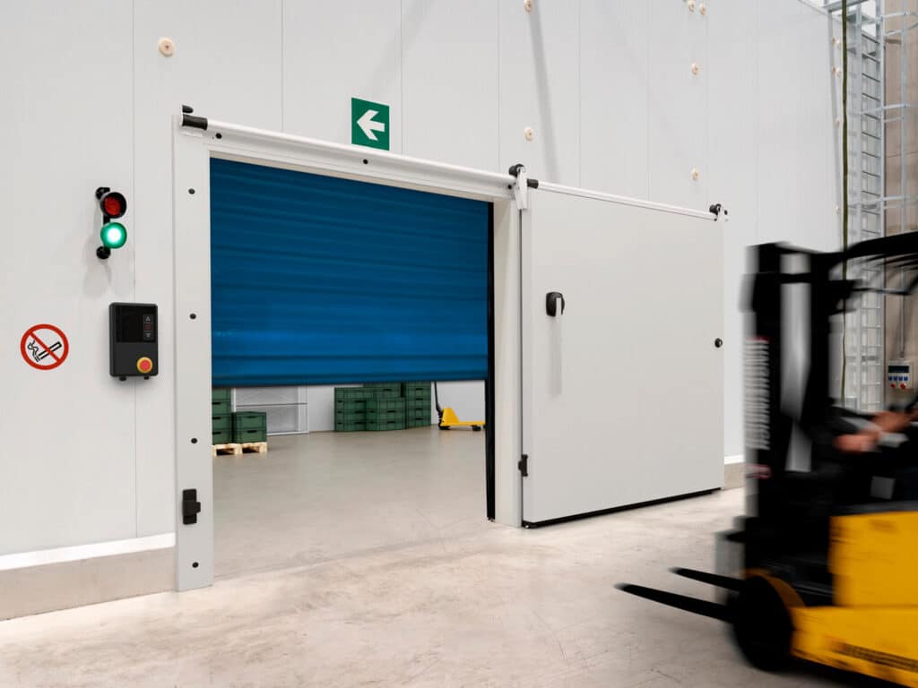 Hörmann Faltschnelllauftor F 4010 Cold und Isolierschiebtüren